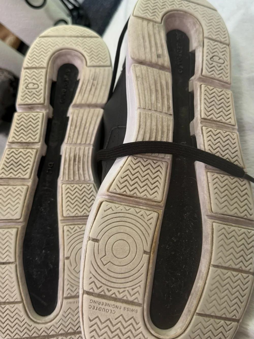 On Running Men's Low-Top Sneakers in Black and White